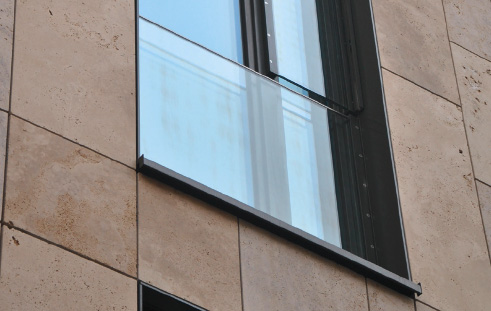 Wohnhaus in Berlin-Mitte, beschichtete Außenfensterbänke